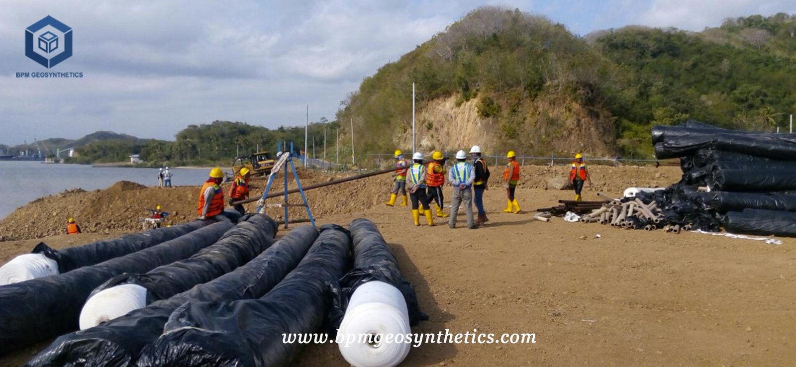 Geomalla y geotextil en la construcción del puerto de Gili Mas en Indonesia