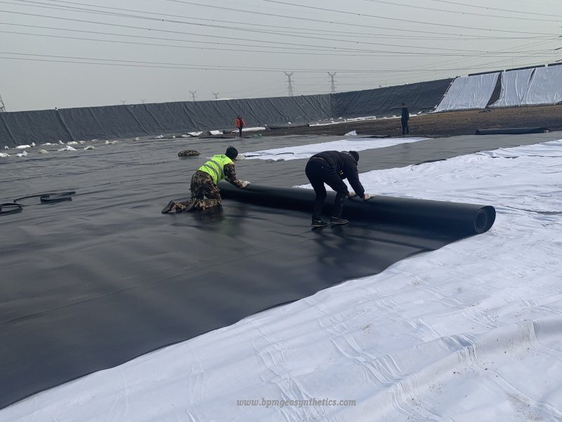 Difference Of Geotextile vs Geomembrane