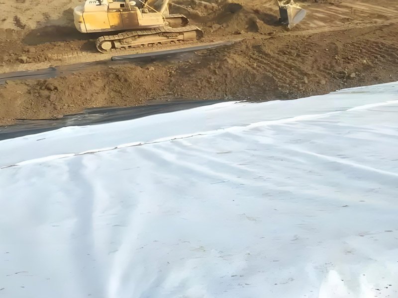 HDPE Laminated Permeable Geotextile for Landfills Soil Separation HDPE Laminated Permeable Geotextile for Landfills Soil Separation