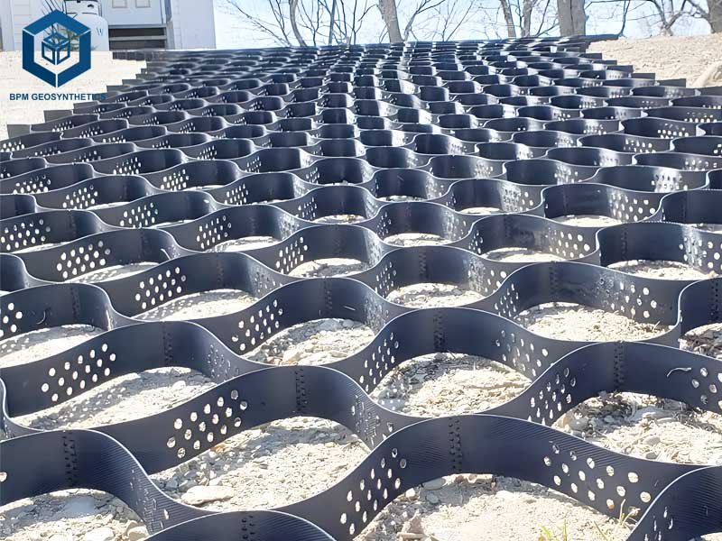 خلية HDPE السوداء لحماية المنحدرات