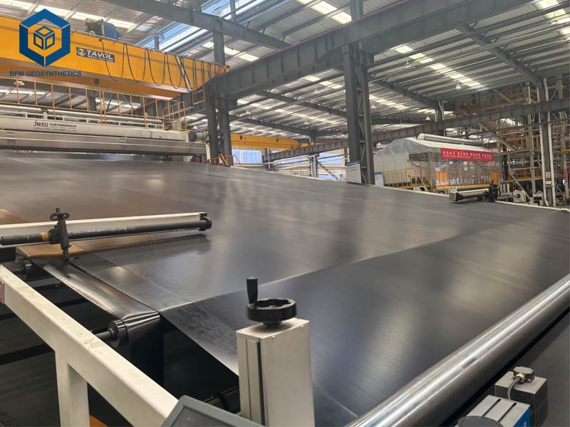 Differences of Geomembrane vs Geogrid HDPE Impermeable Liner for Pond Liners Differences of Geomembrane vs Geogrid HDPE Impermeable Liner for Pond Liners