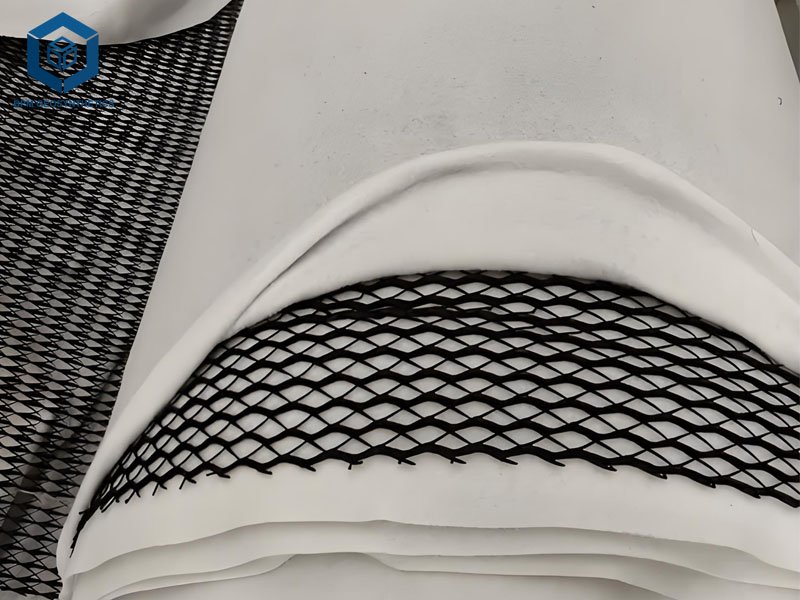 Geosynthetic Composite Drainage With Net