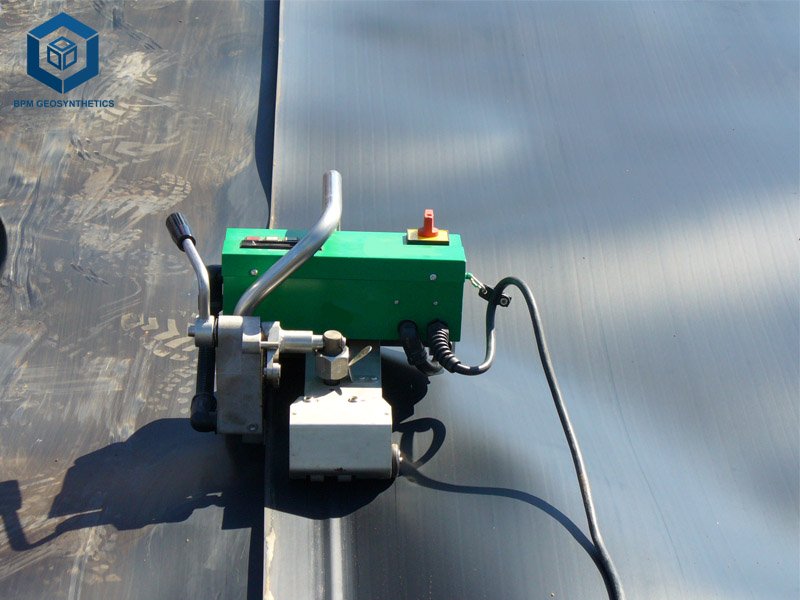 Automatic Welding Machine for Geomembrane Installation
