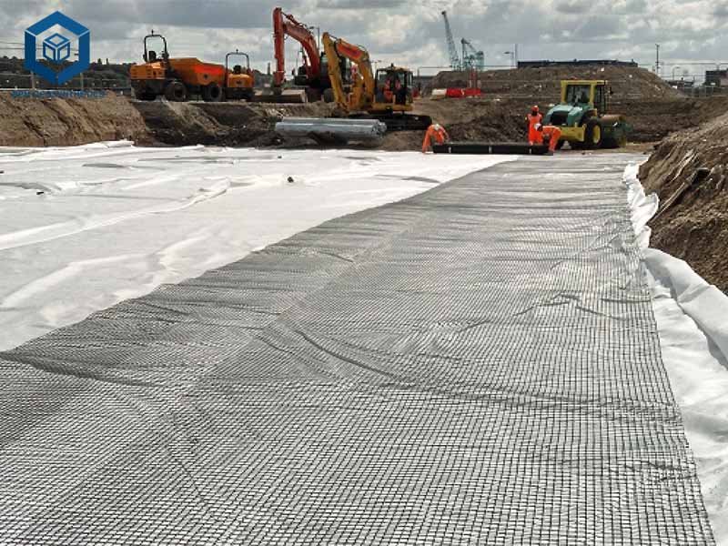 Biaxial Geogrid Retaining Wall Installation for Ground Stabilization Biaxial Geogrid Retaining Wall Installation for Ground Stabilization