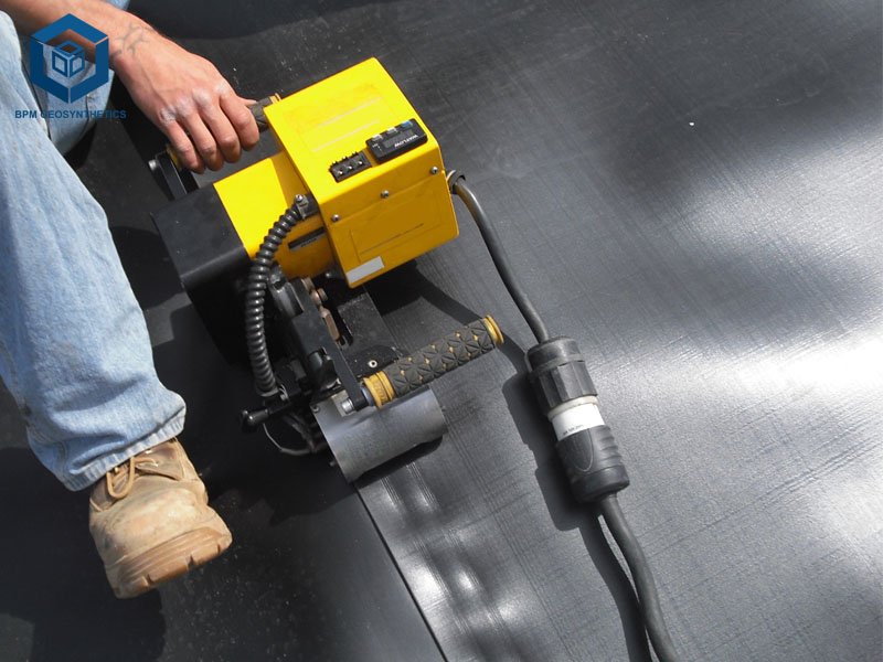 Welding Machine for Geomembrane Sealing and Installation